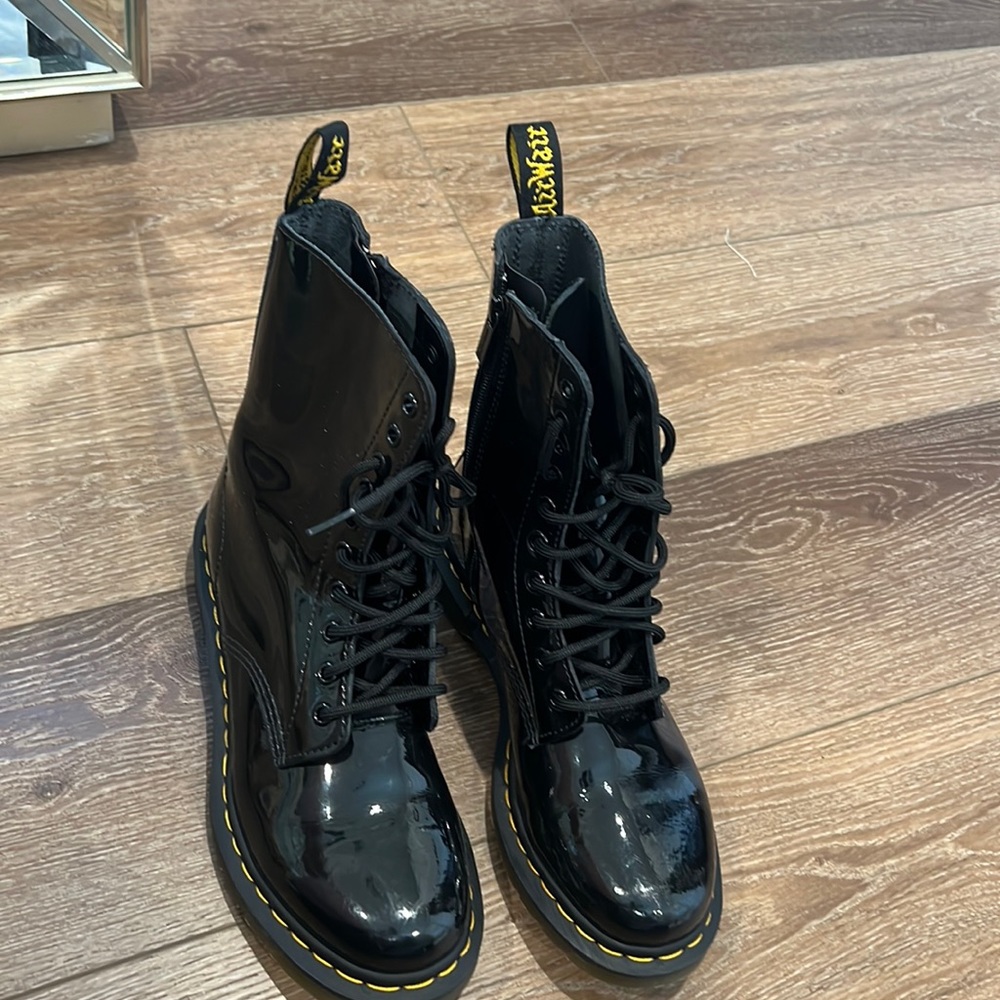 Dr martens shiny boot